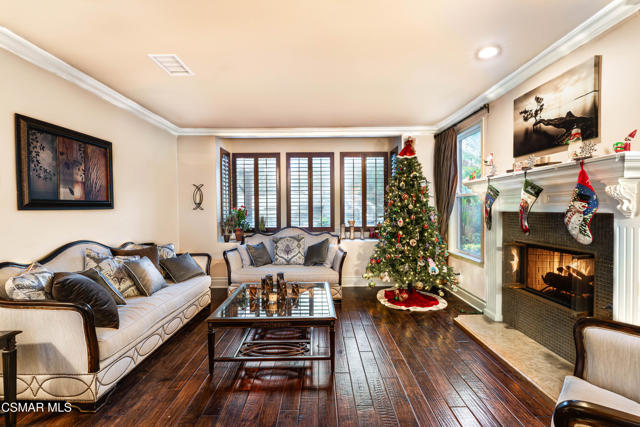 551 Rustic Hills Drive, Simi Valley CA: https://media.crmls.org/mediaz/38faa049-ecdb-448f-a4e0-3592ab3103bf.jpg