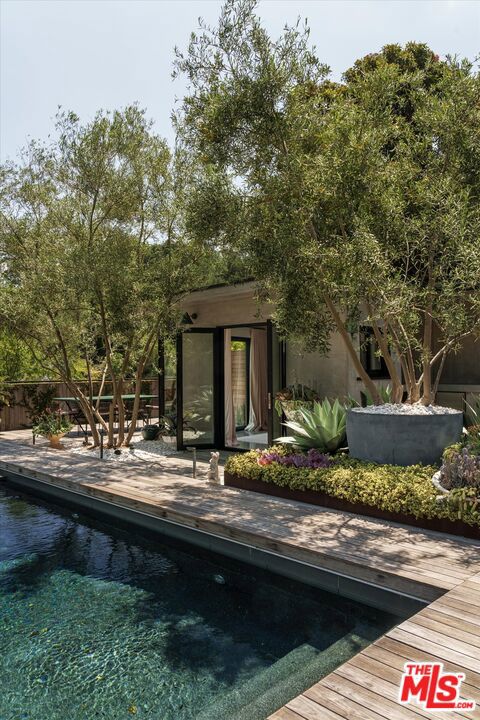 8466 Brier Drive, Los Angeles CA: https://media.crmls.org/mediaz/38fb0399-118c-463a-8df6-a022332f5768.jpg