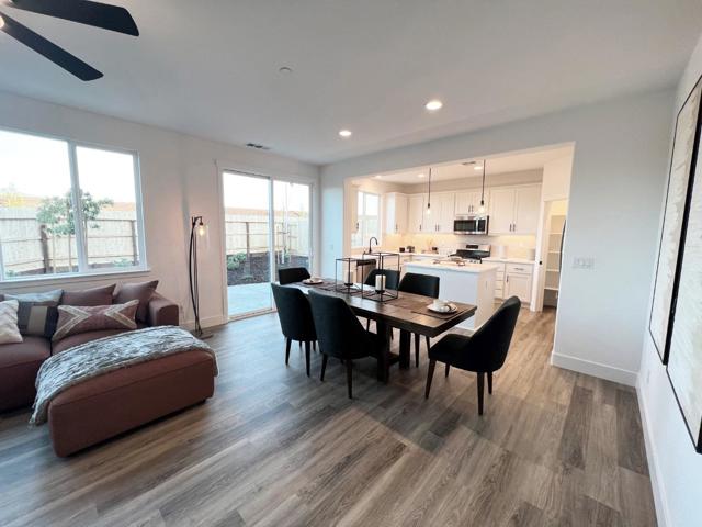 1183 Scout Peak Way, Hollister CA: https://media.crmls.org/mediaz/38fb503b-6f78-4049-85ad-b384232cae8d.jpg