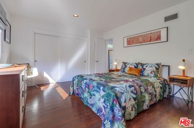 7706 Chandelle Place, Los Angeles CA: https://media.crmls.org/mediaz/38fb69f0-8755-4d2e-aba5-3d90395c6181.jpg