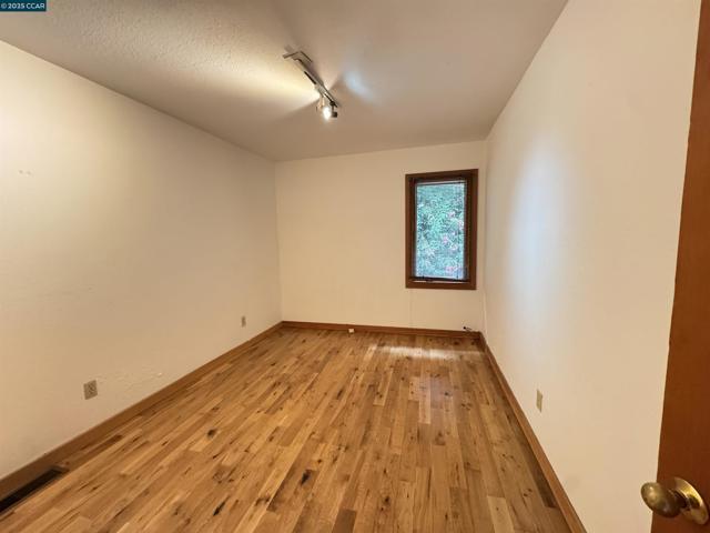 1139 Sierra Vista Way, Lafayette CA: https://media.crmls.org/mediaz/38fb734b-b352-44e6-a500-0f45ee15a729.jpg