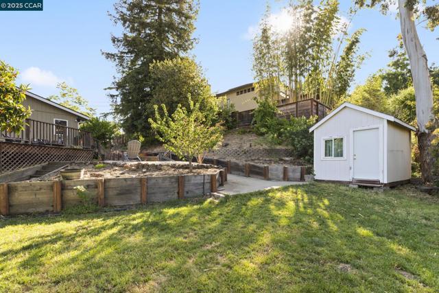 3348 Betty Ln, Lafayette CA: https://media.crmls.org/mediaz/38fbf150-efca-40f8-94fa-304a9c133e36.jpg
