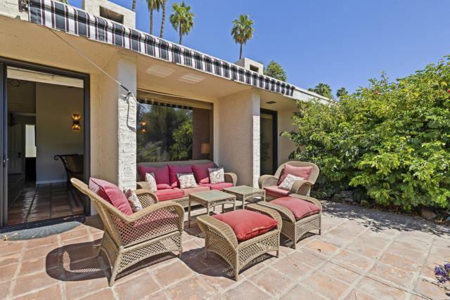101 Mission Hills Drive, Rancho Mirage CA: https://media.crmls.org/mediaz/38fc120d-9029-460a-ae68-dc102b288ff6.jpg