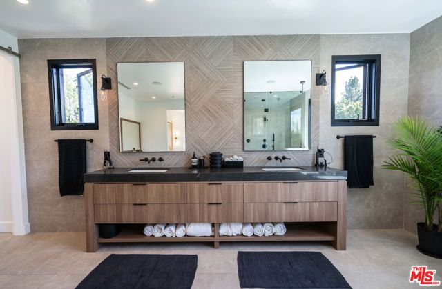 18938 Wells Drive, Tarzana CA: https://media.crmls.org/mediaz/38fc53ca-be99-49dc-b489-100e96fa369f.jpg