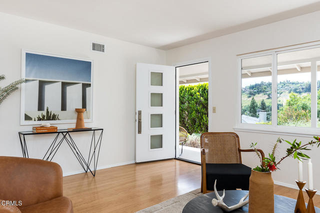 Detail Gallery Image 7 of 29 For 3663 Roderick Rd, Los Angeles,  CA 90065 - 3 Beds | 2 Baths