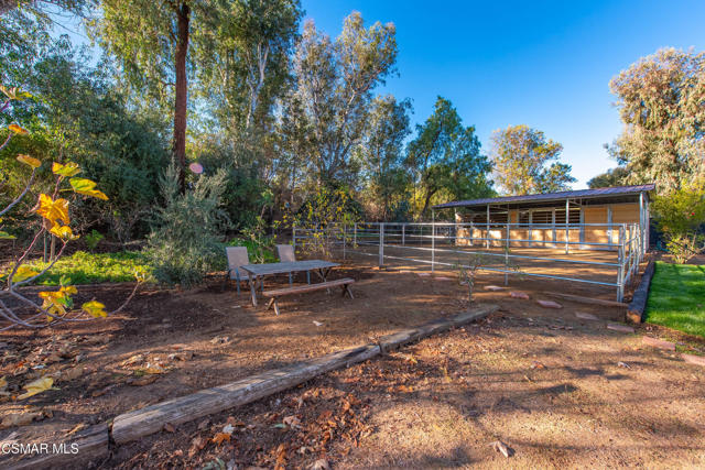 952 Carefree Drive, Simi Valley CA: https://media.crmls.org/mediaz/38fd1b4d-837a-46d4-aeed-52f8b9fa2223.jpg