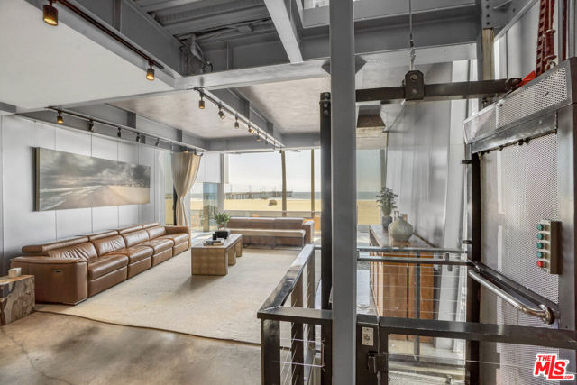 2911 Ocean Front Walk, Venice CA: https://media.crmls.org/mediaz/38fd269f-aa48-4b0d-8c19-b026b5fe0e86.jpg