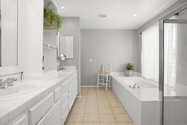1990 Willowbrook Drive, Oceanside CA: https://media.crmls.org/mediaz/38fd7cad-d807-4c43-a458-b7c024ca2e69.jpg