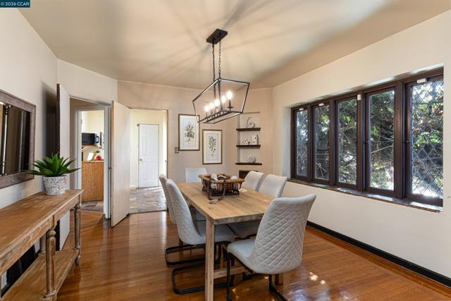 2600 55Th Ave, Oakland CA: https://media.crmls.org/mediaz/38fd94f5-0e0a-434b-9fdd-bc9fec0d2703.jpg