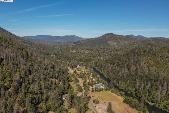 430 Bridge Rd, Douglas City CA: https://media.crmls.org/mediaz/38fdea52-a5ae-4a1c-a50c-ed0cd298402d.jpg