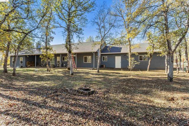 Image 33 of 40 For 8585 Whispering Oaks Rd