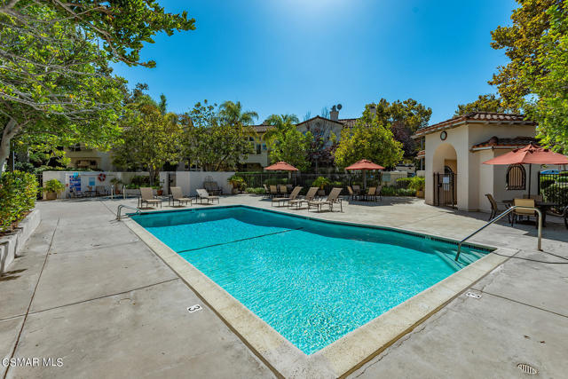 1025 Sunset Oak Circle, Newbury Park CA: https://media.crmls.org/mediaz/38fe553d-08eb-4cd0-8c02-ab0d2d3cdddc.jpg