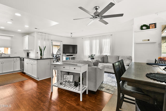 Detail Gallery Image 1 of 30 For 1016 Los Angeles Ave #101,  Ventura,  CA 93004 - 3 Beds | 2 Baths