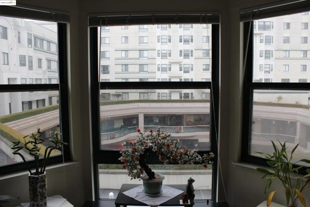 989 Webster Street, Oakland CA: https://media.crmls.org/mediaz/38ff211b-b39d-443b-b3af-1e4b6fed8e44.jpg