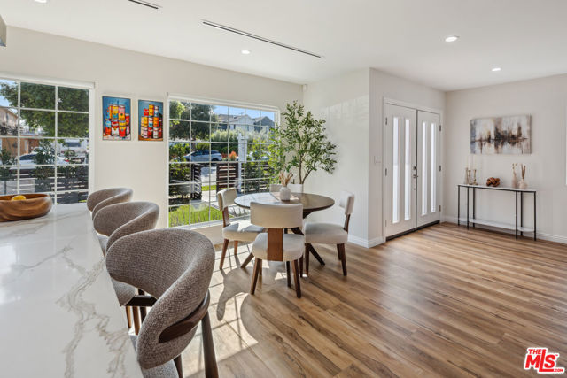 3976 Mclaughlin Avenue, Los Angeles CA: https://media.crmls.org/mediaz/38ff2b20-2d89-42c8-be3a-f6674f628af3.jpg