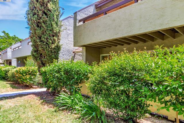 291 Tradewinds Dr, San Jose CA: https://media.crmls.org/mediaz/38ff2d60-a56d-4bc0-90e0-fe51483d888b.jpg