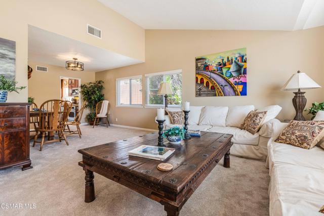 2753 Deerwood Avenue, Simi Valley CA: https://media.crmls.org/mediaz/38ffbab6-83bd-4b95-b40a-5751646127b5.jpg