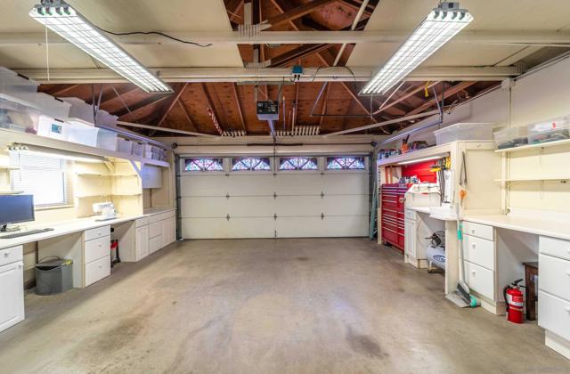 2708 MEDFORD CT, Carlsbad CA: https://media.crmls.org/mediaz/39000325-9f86-4b13-b972-3dfa7ac95586.jpg