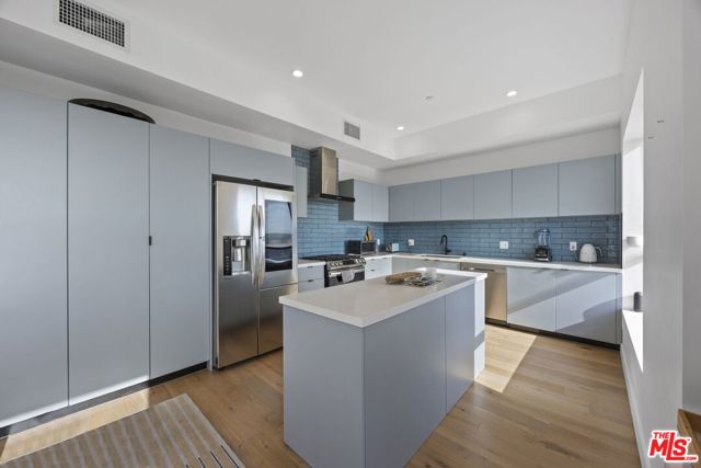 1515 S Holt Avenue, Los Angeles CA: https://media.crmls.org/mediaz/39005ab7-1b36-4bf1-8f6d-9709d4f3a818.jpg