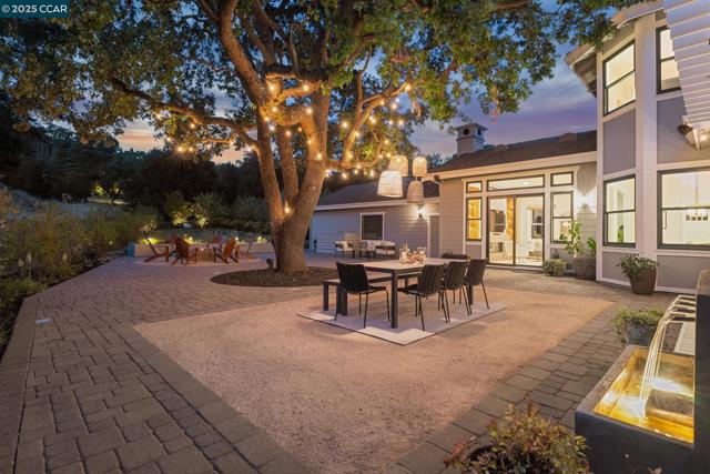 10 Candlelight Lane, Lafayette CA: https://media.crmls.org/mediaz/3900b258-8927-4d2d-aeec-4d8ee399b559.jpg