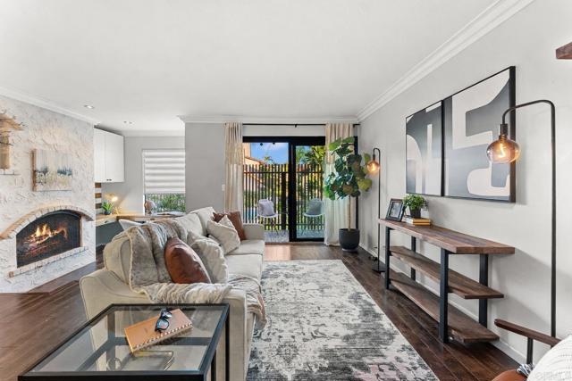 Detail Gallery Image 2 of 26 For 1915 Estrella De Mar Ct a,  Carlsbad,  CA 92009 - 2 Beds | 2/1 Baths