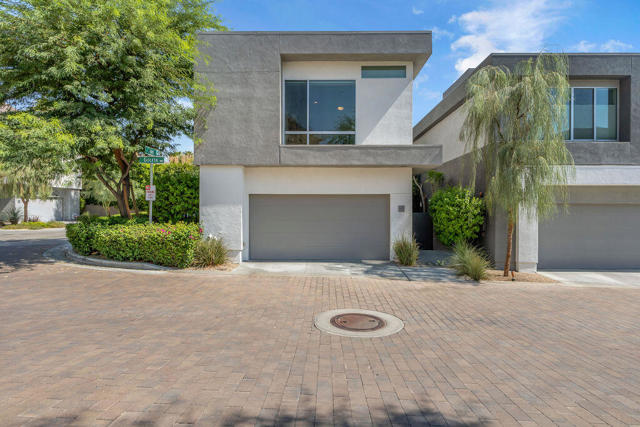 350 Goleta Way, Palm Springs CA: https://media.crmls.org/mediaz/39018fa2-03d2-4327-9d21-f4c53904a14f.jpg