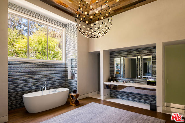 6 Bed Home for Sale in Los Angeles, California