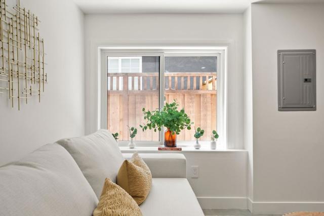 1025 Walnut Street, San Carlos CA: https://media.crmls.org/mediaz/390234e6-7e16-4eae-bfe3-635bbd57602d.jpg