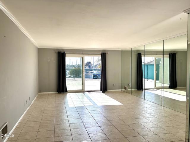 2901 Peninsula Road, Oxnard CA: https://media.crmls.org/mediaz/39024342-358d-45dd-86f6-491e98f295df.jpg