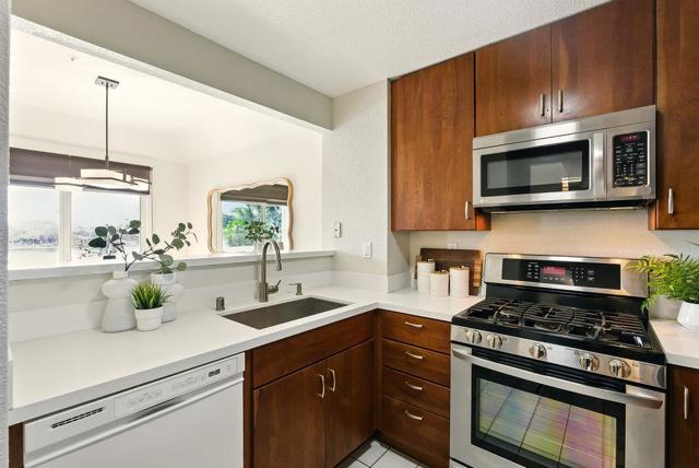 1023 Rudder Lane, Foster City CA: https://media.crmls.org/mediaz/3902ac9e-de93-485d-a744-8be511fb382b.jpg