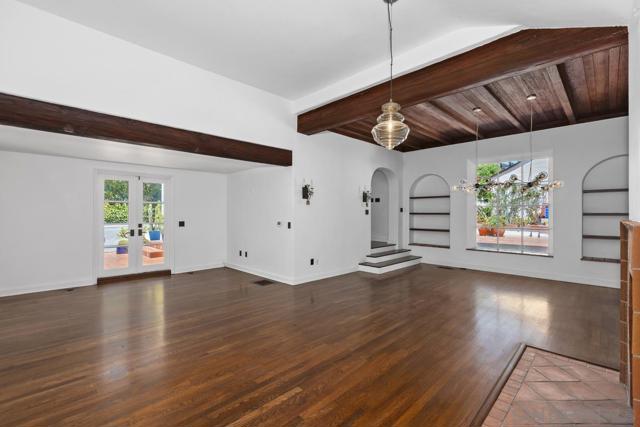 7728 Ludington Pl, La Jolla CA: https://media.crmls.org/mediaz/3904ecde-cc5d-4df8-a9ed-f5a09cfe060d.jpg