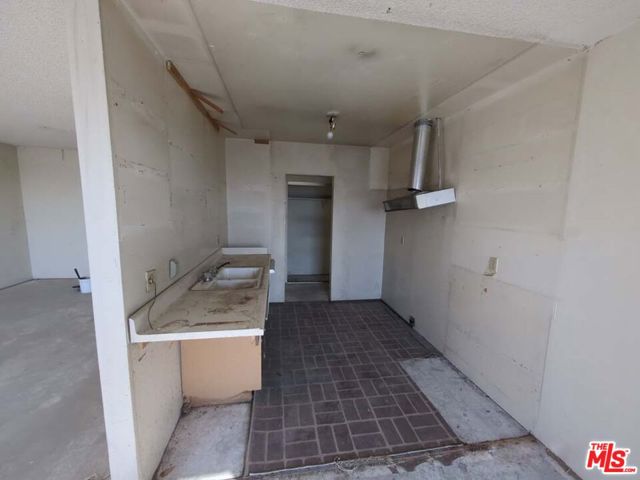 7300 Franklin Avenue, Los Angeles CA: https://media.crmls.org/mediaz/3906483e-8680-412d-accf-79076eb04186.jpg