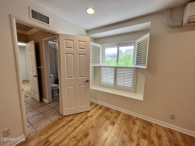 29160 Oakpath Drive, Agoura Hills CA: https://media.crmls.org/mediaz/39067214-79d3-4d5e-a3f4-430afa54a955.jpg