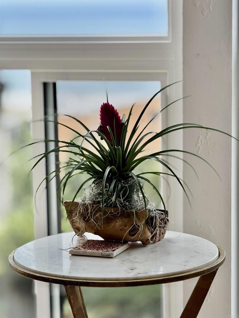 https://media.crmls.org/mediaz/39067d0a-0420-4ea6-a2f6-76338e41e12a.jpg?preset=X-Large