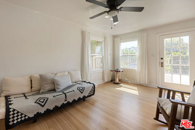 4015 Shelburn Court, Los Angeles CA: https://media.crmls.org/mediaz/3906b465-2643-4d07-bb77-1e2005c22f86.jpg