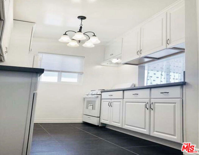 4171 W 4th Street, Los Angeles CA: https://media.crmls.org/mediaz/3906f44f-04bf-4af3-a3e5-95c18800aba2.jpg