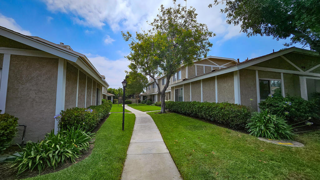 15226 Shadybend Drive #32