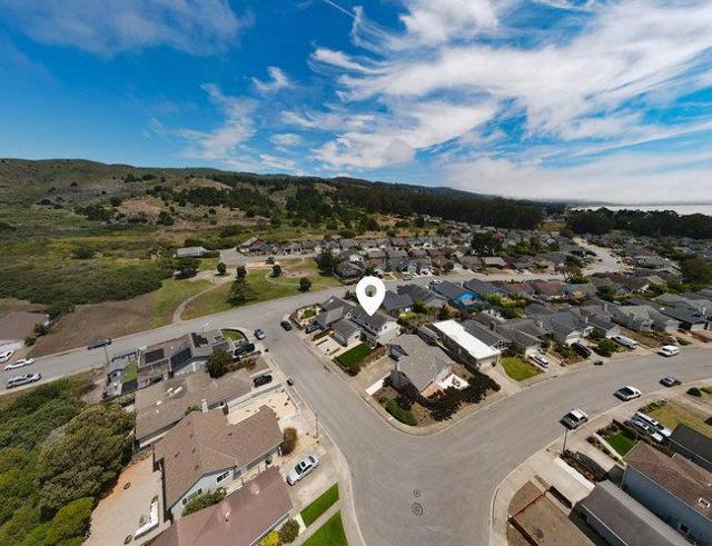 340 Shelter Cove Drive, El Granada CA: https://media.crmls.org/mediaz/3907b758-ad24-4dd5-bcd9-267eb0d79e52.jpg
