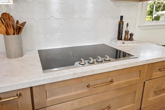 101 Palm Dr, Piedmont CA: https://media.crmls.org/mediaz/39083503-aee8-4297-be68-4c7e5c368942.jpg