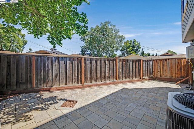 200 Valletta Ln, Pleasanton CA: https://media.crmls.org/mediaz/39087dad-b47c-45ee-aee4-2013528d2363.jpg
