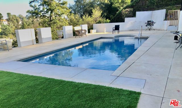 2442 Green View Place, Los Angeles CA: https://media.crmls.org/mediaz/39089f26-cf0b-4415-9821-2b583e453488.jpg