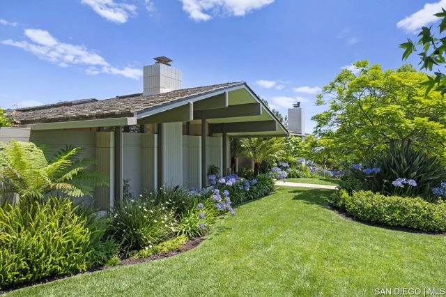5931 Citadel CIR, La Jolla CA: https://media.crmls.org/mediaz/3908edc4-8f59-4019-9136-aee5abb2d8fb.jpg