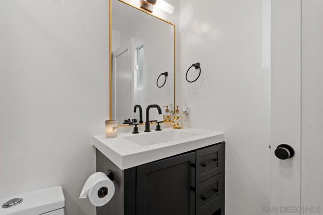 1817 E Grand ave, Escondido CA: https://media.crmls.org/mediaz/3909106f-4835-4795-bf0c-5844e9a7e425.jpg