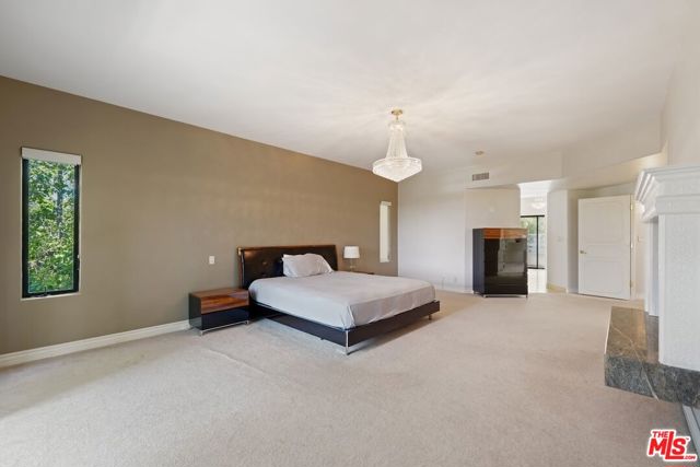 15656 Crownridge Place, Sherman Oaks CA: https://media.crmls.org/mediaz/39096fc0-0579-430d-8fe3-bac7e1299a5a.jpg