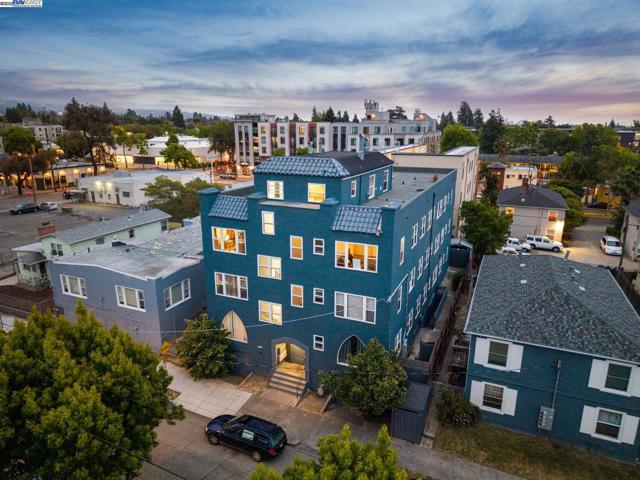 1360 Berkeley Way, Berkeley CA: https://media.crmls.org/mediaz/390a07df-2825-4402-9b8a-c9396a325294.jpg