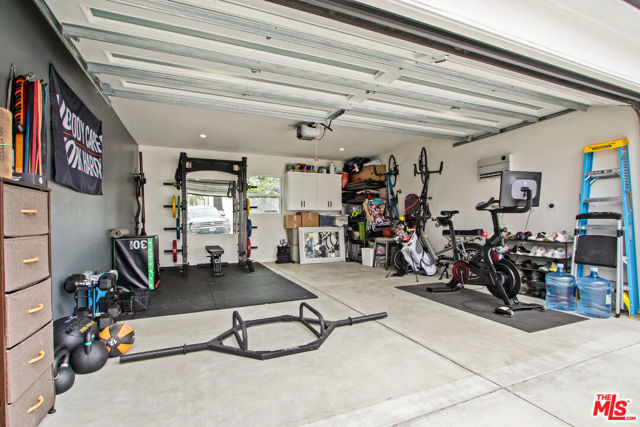 4130 Mclaughlin Avenue, Culver City CA: https://media.crmls.org/mediaz/390a3dd4-071f-4a99-9bbf-651d19f2c0ca.jpg
