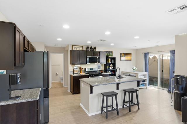 Detail Gallery Image 7 of 32 For 34221 Woodmont, Lake Elsinore,  CA 92532 - 4 Beds | 3 Baths