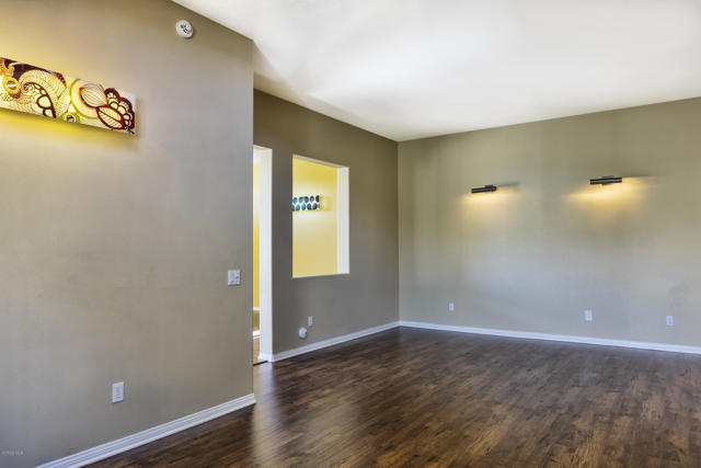 1026 Corte Augusta, Camarillo CA: https://media.crmls.org/mediaz/390ac349-4bb0-4934-bc4b-f04eaba99810.jpg