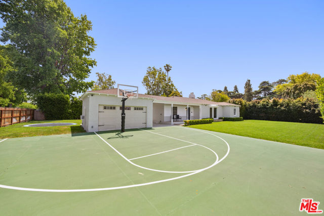 5432 Fulton Avenue, Sherman Oaks CA: https://media.crmls.org/mediaz/390bfa7f-ba25-4cca-aef1-83ebbd1b8f59.jpg