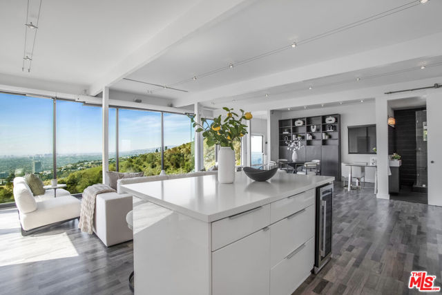 8506 Magnolia Drive, Los Angeles CA: https://media.crmls.org/mediaz/390c7187-bf6b-4a6c-857c-9ba38a98344f.jpg